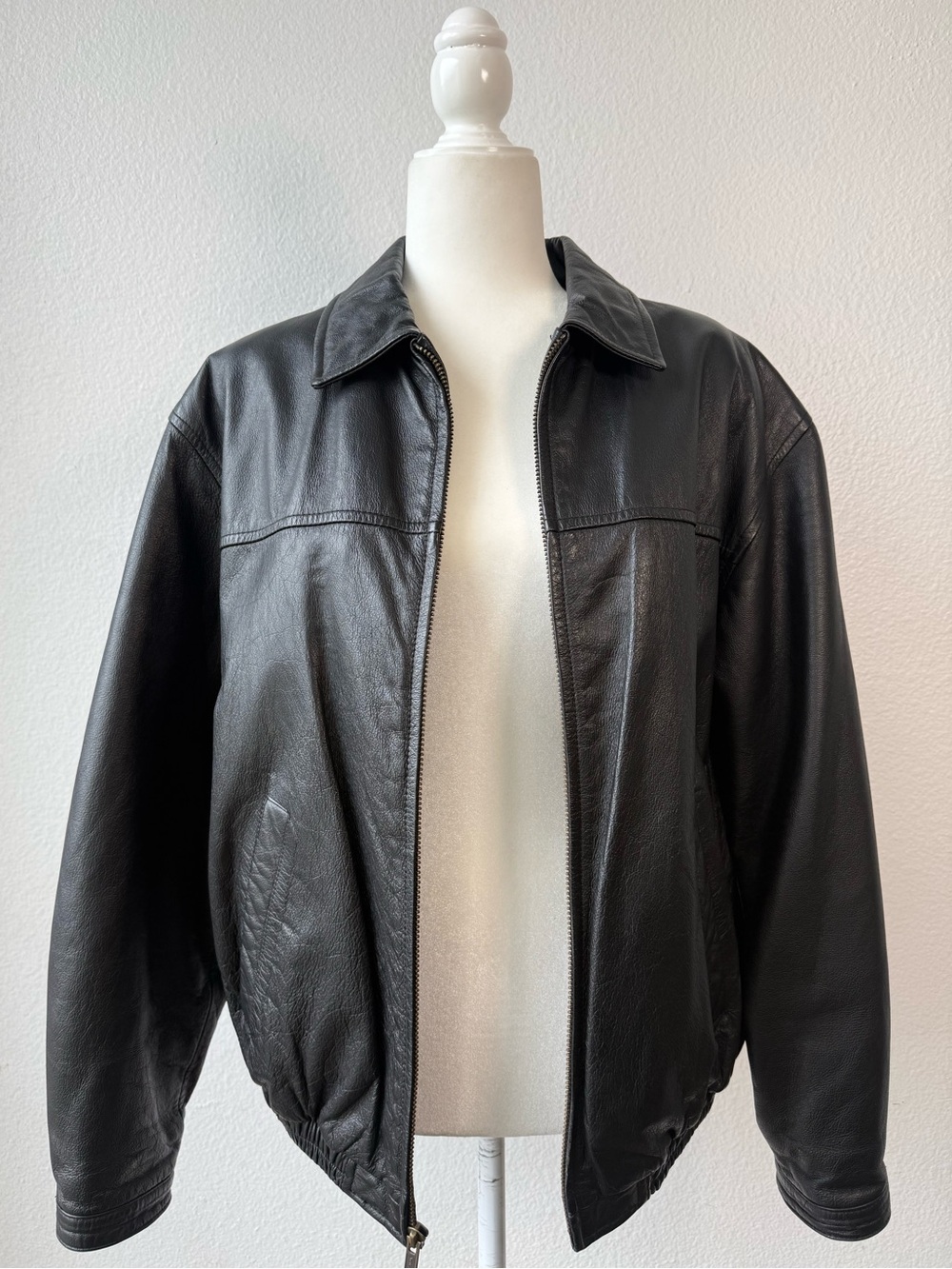 Vintage 1990s Wilsons The Leather Experts Genuine Leather Bomber Jacket - Unisex